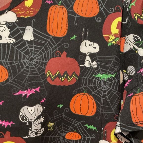 Medical Scrubs Peanuts Snoopy Charlie Brown Halloween Women’s Plus Size 3X NEW - Picture 10 of 11